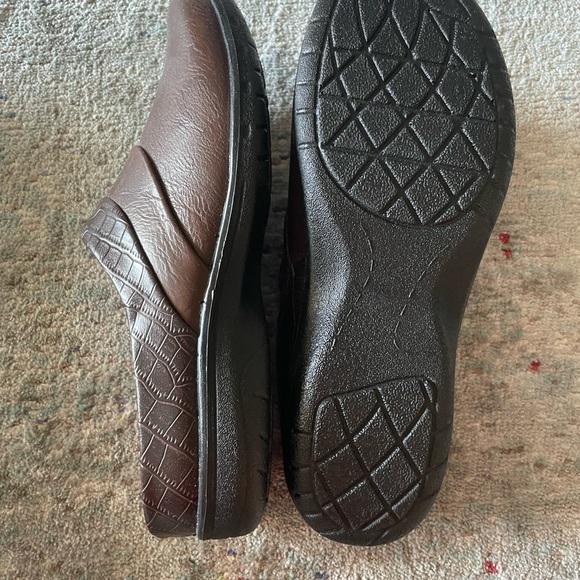 Easy Street Comfort Waves clogs 6.5 W. - Picture 3 of 4